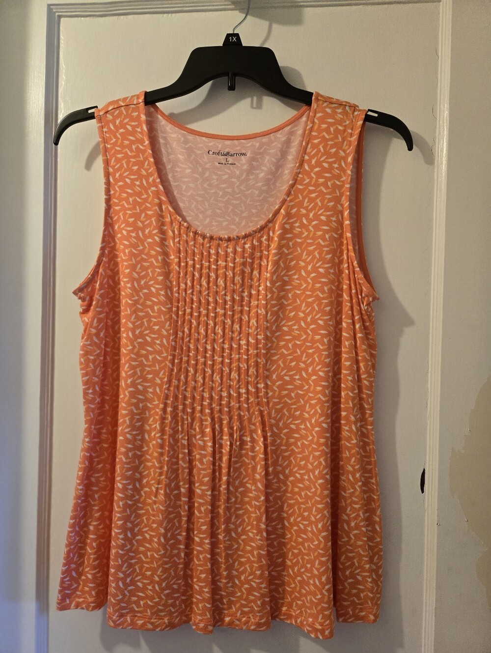 Croft & Barrow Orange Scoop Neck Pleated Tank with White Fleck Print